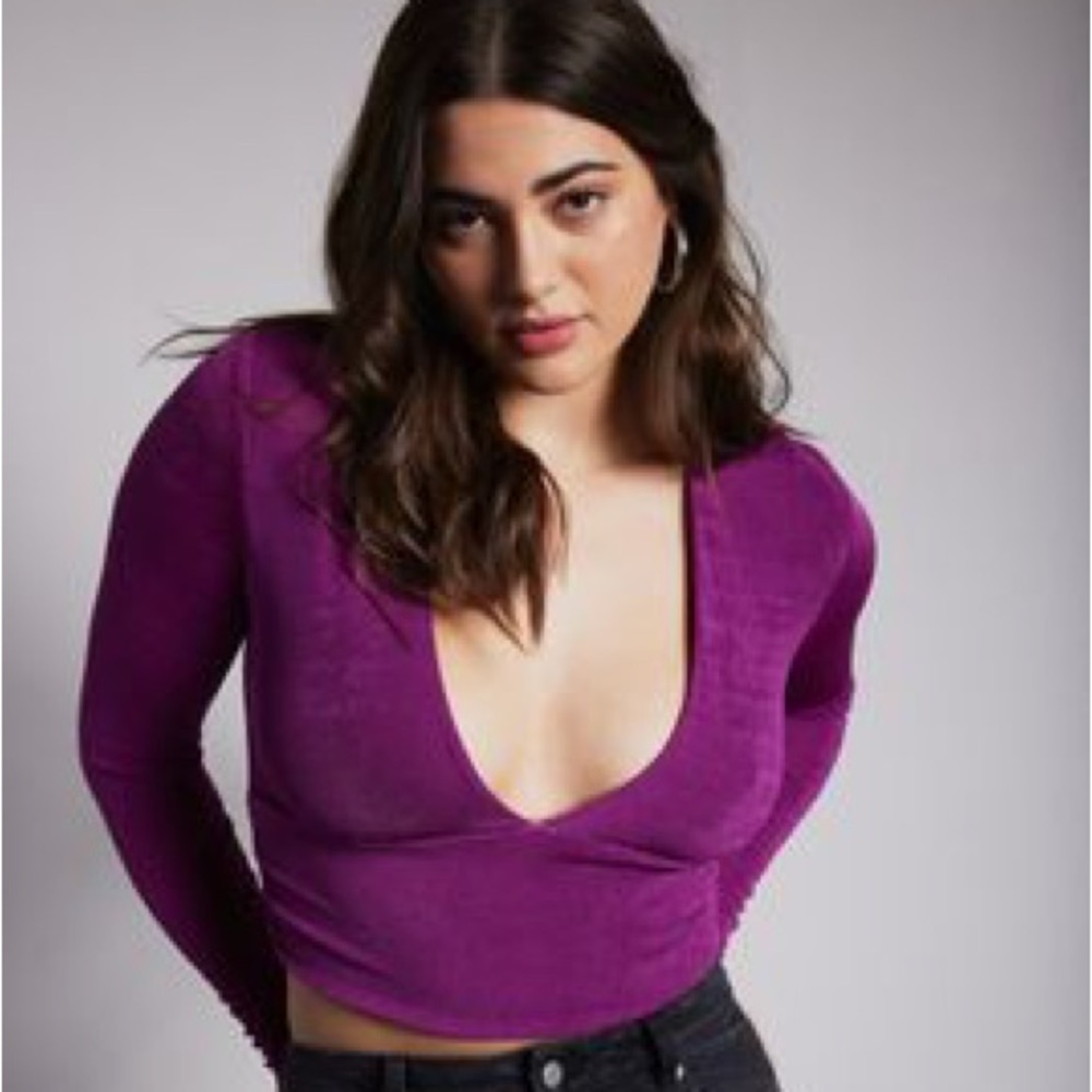 NWT Dynamite Plunge Crop Top